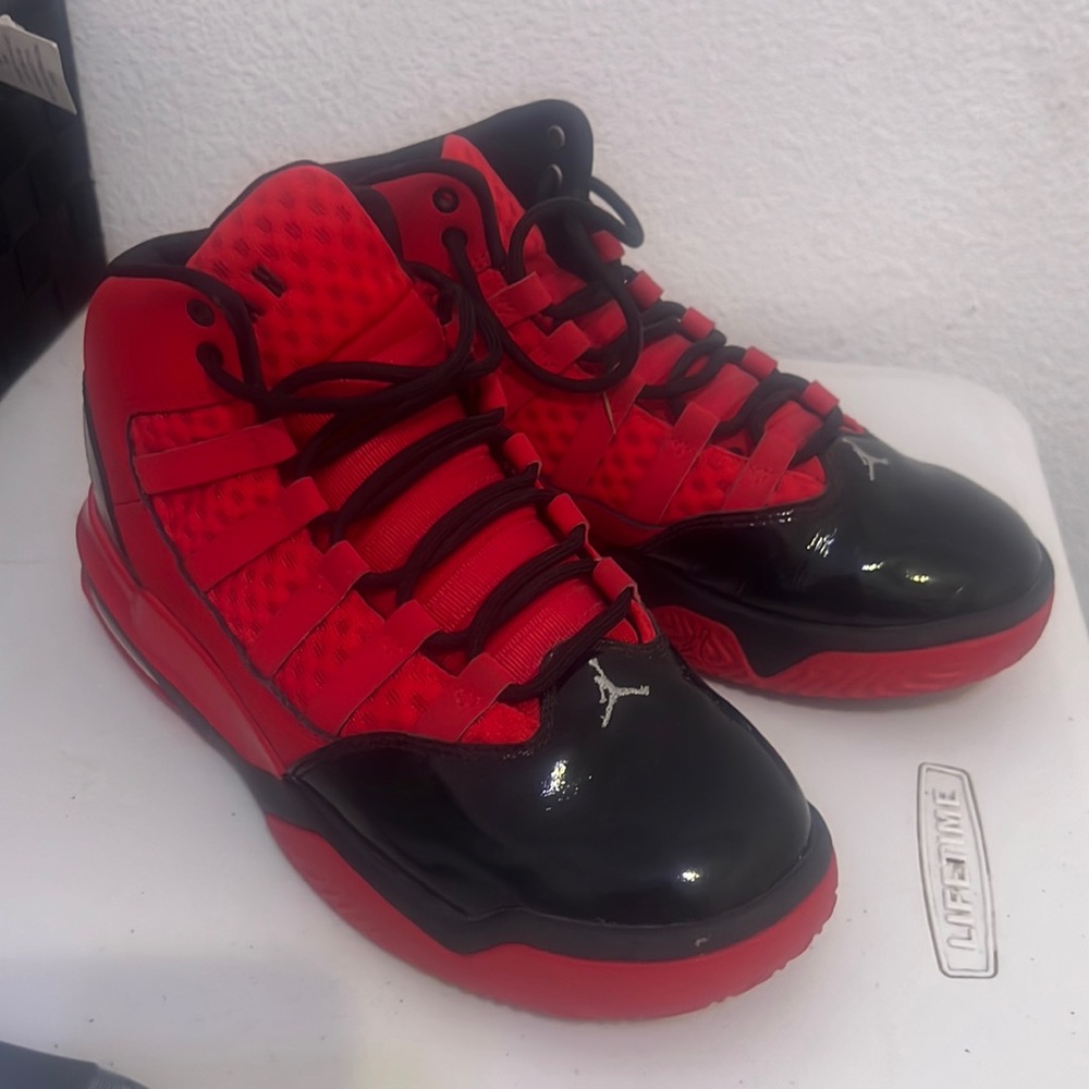 Nike Air Jordan’s men’s shoes size 6.5